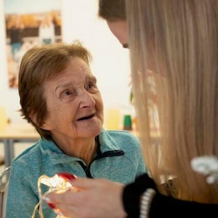 Škola Michael rozdávala radost v ALZHEIMER HOME